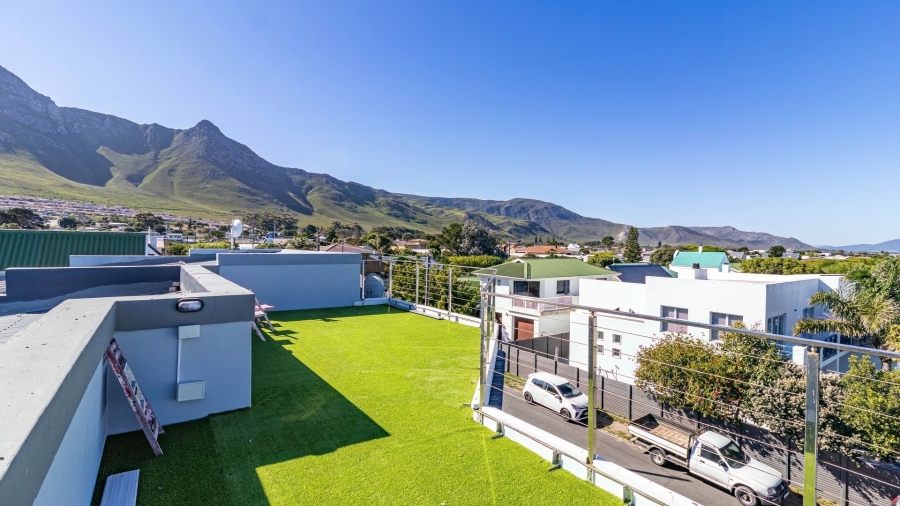 7 Bedroom Property for Sale in Kleinmond Western Cape